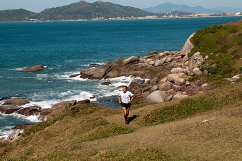 Contagem regressiva para a 4ª  Vila do Farol K42 Bombinhas by Asics / Foto: Divulgação